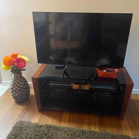 Beautiful Two Bedroom Apartment. Calgary Luaran gambar