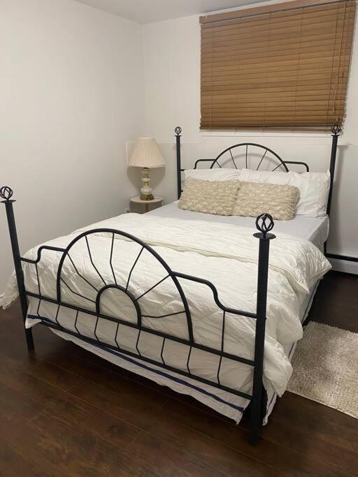 Beautiful Two Bedroom Apartment. Calgary Luaran gambar