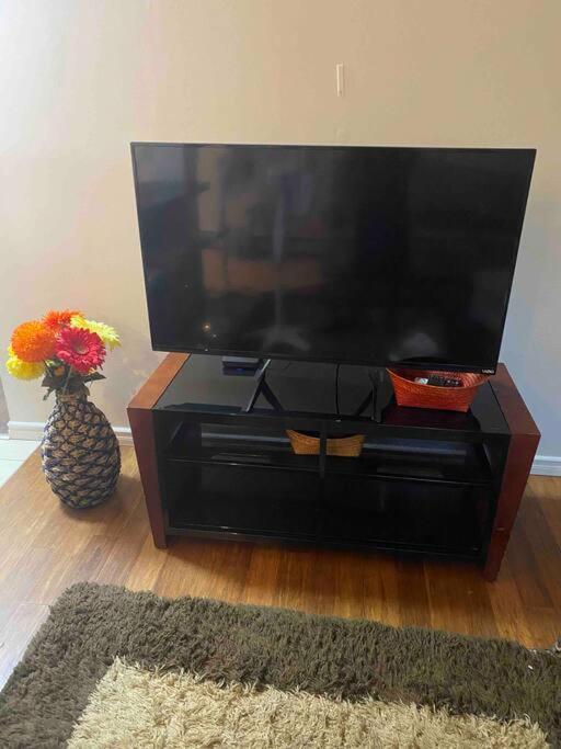 Beautiful Two Bedroom Apartment. Calgary Luaran gambar